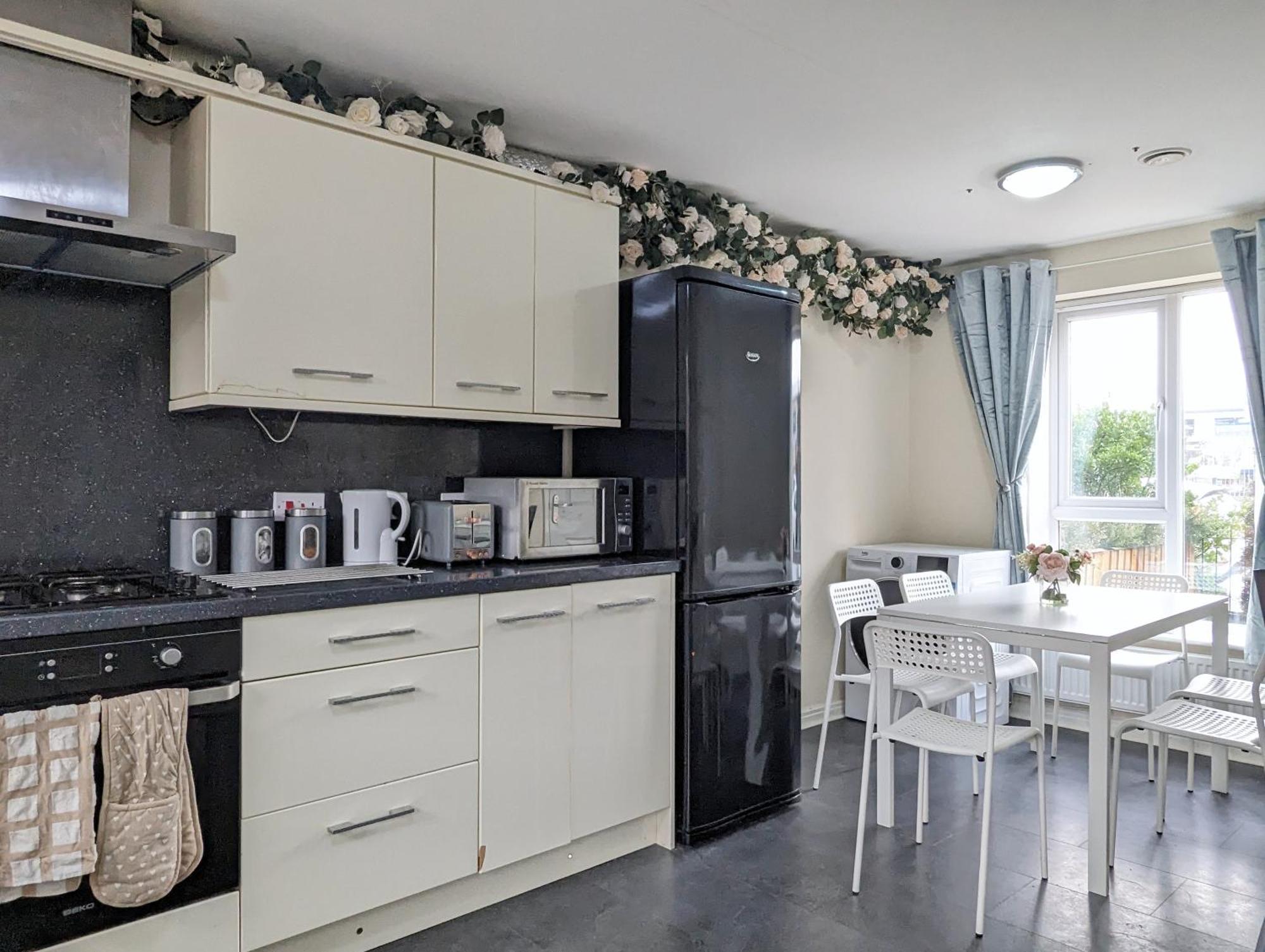 Guest Rooms Near City Centre Anfield Free Parking Liverpool Exterior foto